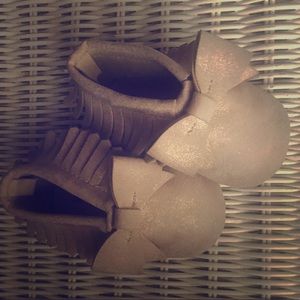 Moccasins with blushed glitter. Like new